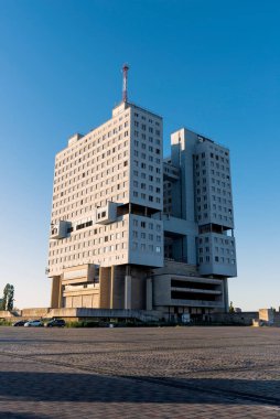 Kaliningrad, Rusya, Haziran 2020. Kaliningrad 'da Sovyetler Evi, şafakta yan görüş..