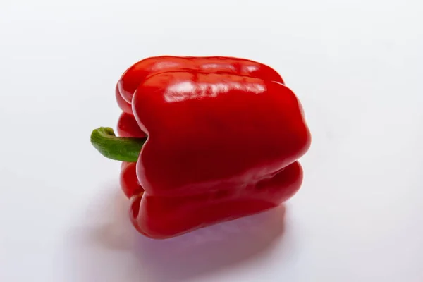 白色背景上的红辣椒 — 图库照片
