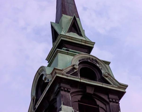 Старая Церковная Башня Поздно Ночью — стоковое фото