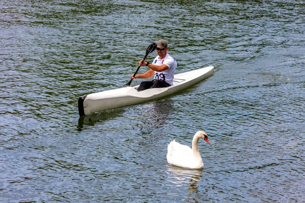 Persone Kayak Sul Fiume Lubiana — Foto Stock