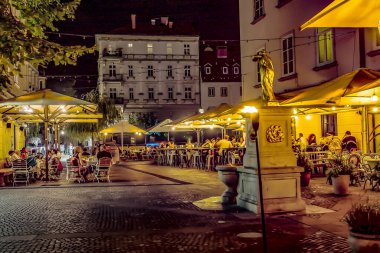 Sıcak bir yaz gecesinde, akşam şehri Ljubljana