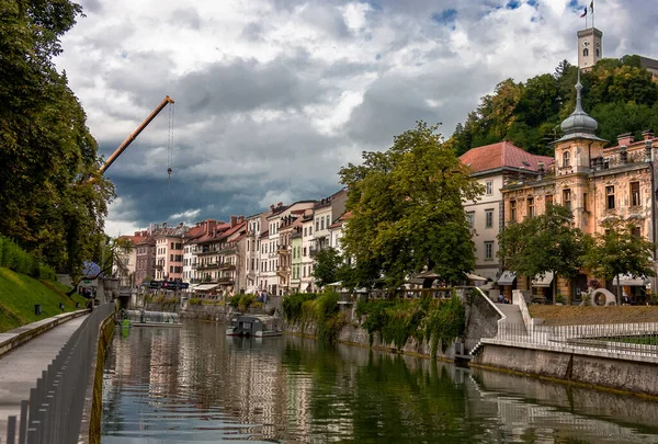 Άποψη Του Αναχώματος Του Ποταμού Ljubljanica Στην Πόλη Της Ljubljana — Φωτογραφία Αρχείου