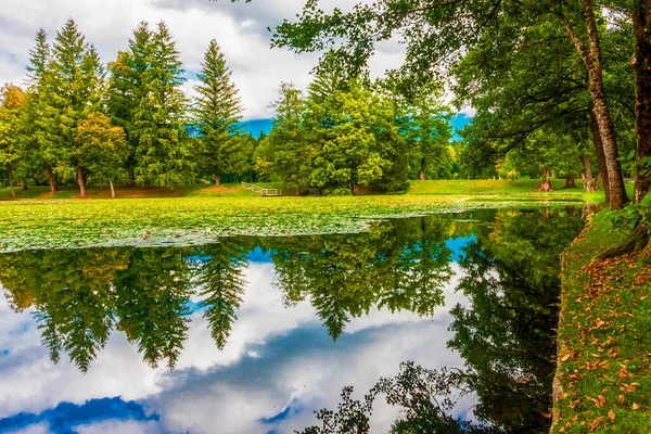 Mountain Lake Park Background Clouds Blue Sky — Stock Photo, Image