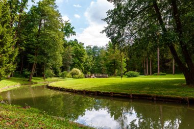 Parktaki sessiz nehir