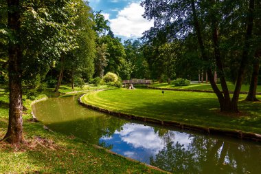 Parktaki sessiz nehir