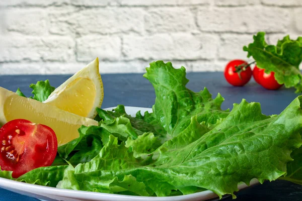 Tomatoes Lemon Lie Green Lettuce Leaves Close White Brick Background — Stock Photo, Image