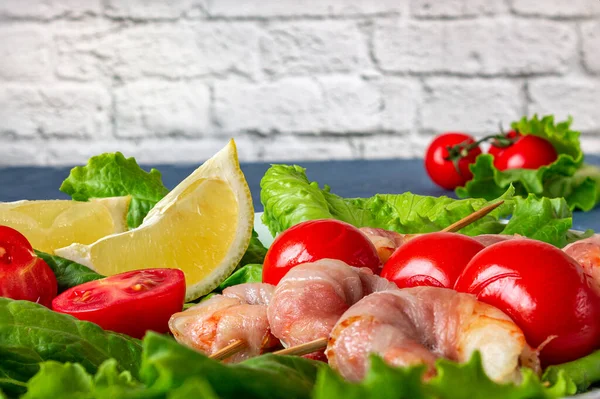 Baked Shrimps Bacon Tomatoes Plate Close Blurred Background — Stock Photo, Image