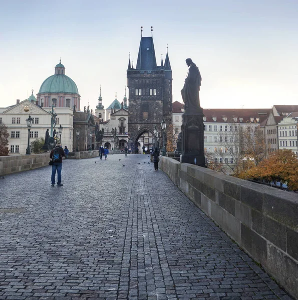 Prága, városra néző kilátással, kirándulások, utazás, utca-és városrészlet — Stock Fotó