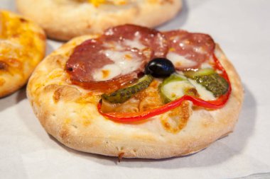 çok büyük pizza, burger, patty