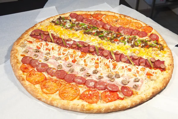 Velmi velká pizza, hamburger, patty — Stock fotografie
