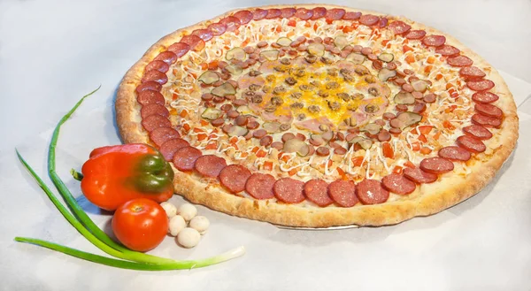 Bardzo duża pizza, burger, patty — Zdjęcie stockowe