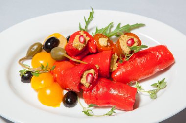 Kafkas mutfağı, khachapuri, lobi, şiş lik, kilise, adzhabsandal, khinkali, mutfak, yemek hazırlama, aşçı becerisi, şef, lezzetli yemekler.