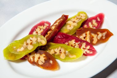 Kafkas mutfağı, khachapuri, lobi, şiş lik, kilise, adzhabsandal, khinkali, mutfak, yemek hazırlama, aşçı becerisi, şef, lezzetli yemekler.