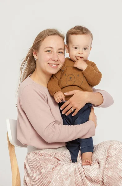 Family Mom Dad Balloons Photo Shooting Young Family Children Occasion — Stock Photo, Image