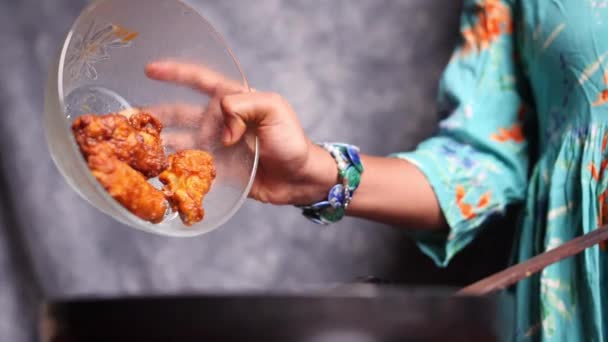 Closeup Hand Female Chef Dropping Hot Chicken Wings Glass Bowl — Stock Video