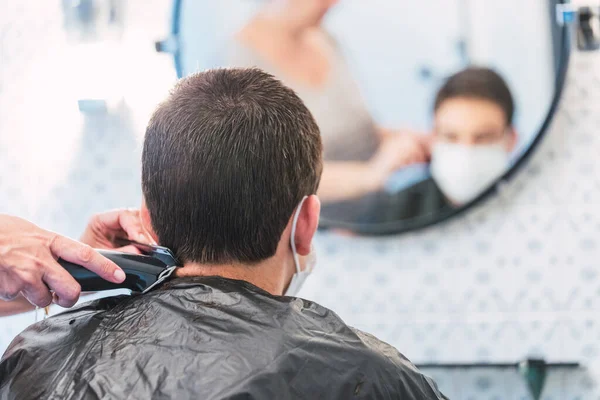 Boy Defocuses Mirror Protective Mask While His Mother Shaves His — Stock Photo, Image