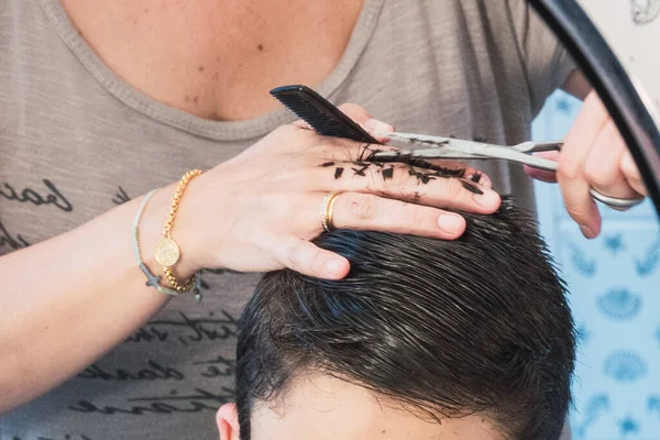 Close Woman Hands Cutting Hair Teenage Boy Home Coronavirus Quarantine — Stock Photo, Image