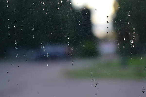 Arabanın Camına Yağmur Damlaları Damlıyor — Stok fotoğraf