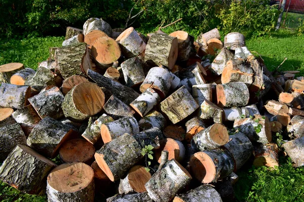 Soba için odun yığını.