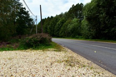 bir asfalt yola çıkış