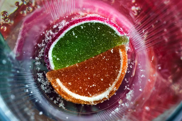 Şekerli portakal dilimleri şeklinde marmelat.