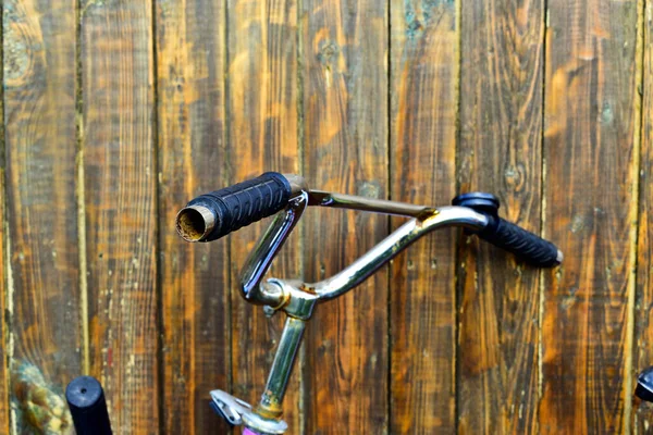 Bicicleta Vieja Contra Pared —  Fotos de Stock