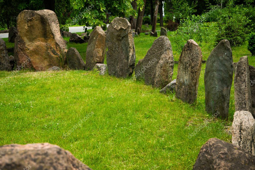 Círculo de piedra megalítico situado en la ciudad de Kriviy Rih en ...