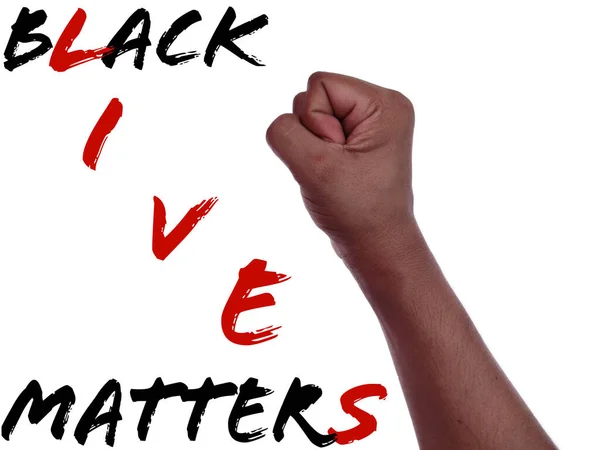 黒人の人権のためのアメリカでの黒人の生活の問題抗議を支援する白い背景の蜂起に黒い肌の手. — ストック写真