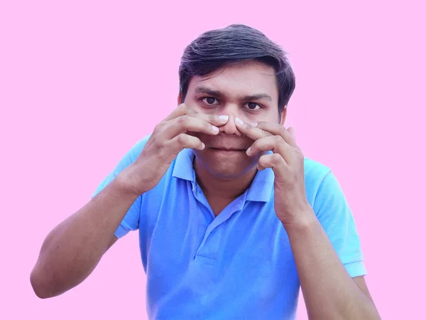 Acne ou espinhas no nariz de problemas de pele de adultos jovens — Fotografia de Stock