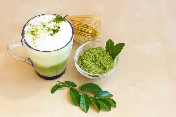 Matcha Tea Cappuccino Lépés Öntsön Gyufát Tejet Egy Pohárba Élvezze — Stock Fotó