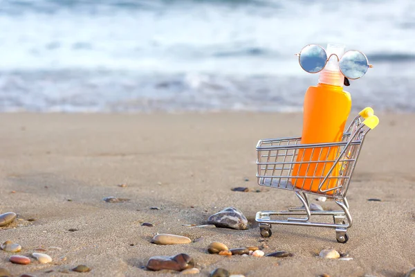 Orange Locion Flaska Mini Shopping Vagn Eller Vagn Med Runda — Stockfoto