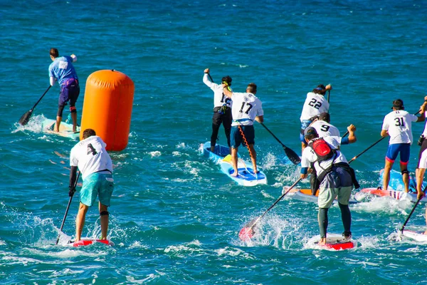 2020年10月4日 西班牙加拉夫 站起来划桨冲浪或Sup比赛 比赛已经开始了 水里有许多木板 划桨的人 — 图库照片