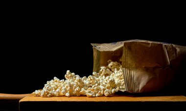 Patlamış mısırdan kese kağıdı.