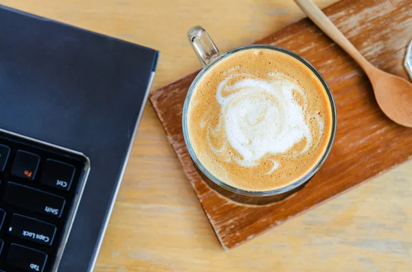 Xícara Café Mesa Madeira Com Espaço Escritório Labtop — Fotografia de Stock