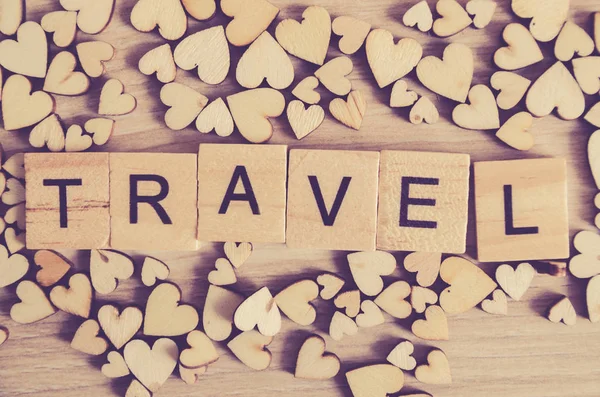 旅游理念 木质立方体块上的旅游字背景装饰 — 图库照片