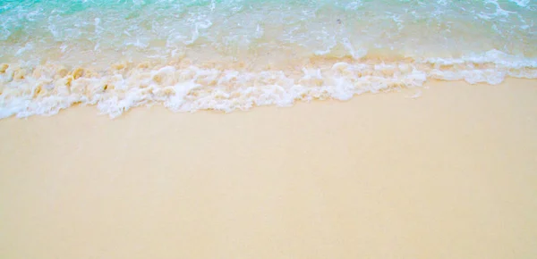 Мягкая Волна Голубого Океана Песчаном Пляже Фон — стоковое фото