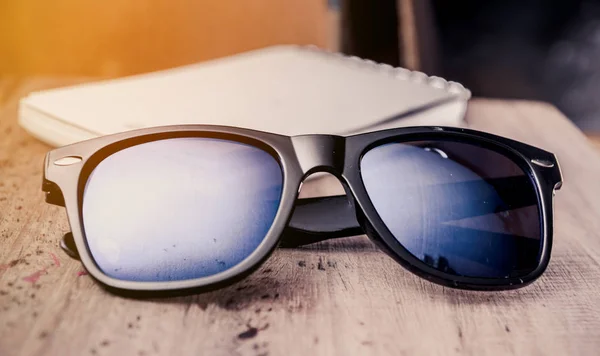 Blue Mirrored Sunglasses Wooden Background Close Hhhontal — стоковое фото