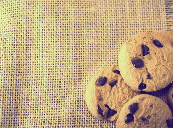 Biscuits Aux Pépites Chocolat Sur Une Vieille Table Bois — Photo