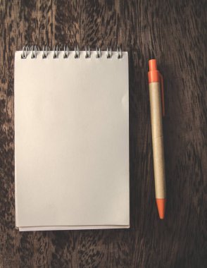 ahşap doku arka plan kopya alanı ile bir not kağıdına