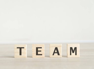  Ahşap küp üzerinde takım çalışması baskı 