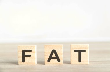 Ahşap küp üzerinde yağ kelime 