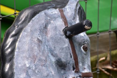 Sallanan atın kafasından..