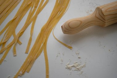 Tagliatelle, un ve merdane masaya.