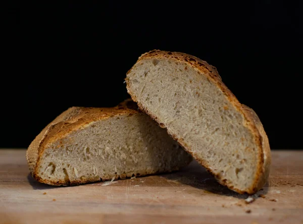 Λευκό Ψωμί Κομμένο Στα Δύο — Φωτογραφία Αρχείου
