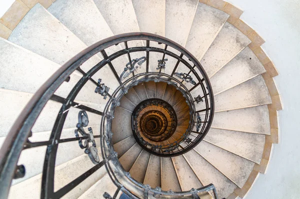 Escadaria Pedra Espiral Com Grades Metal Basílica Santo Estêvão Budapeste — Fotografia de Stock