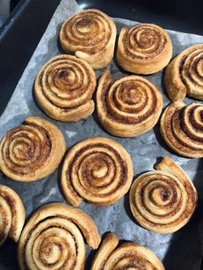 Nefis tarçınlı börekler.