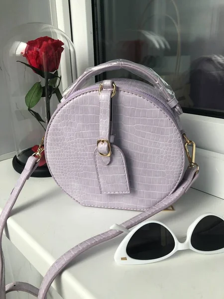 Borsa Rotonda Donna Viola — Foto Stock