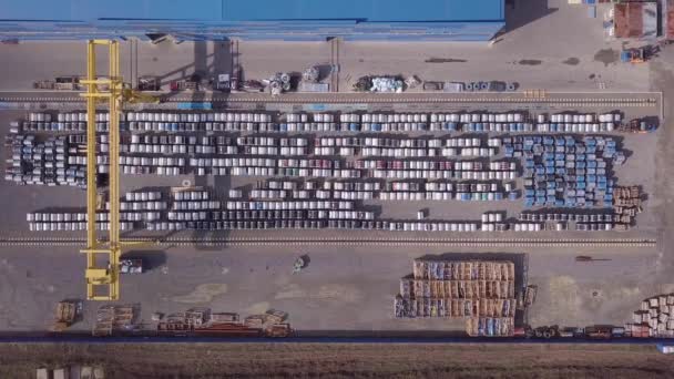 Hyperlapse Ansicht des internationalen Hafens mit Kranverladecontainern im Import-Export-Geschäft Logistik. — Stockvideo