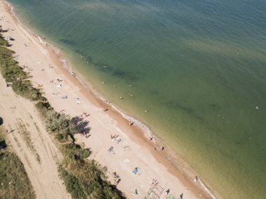 Shelkino. Kırım. Ukrayna. 08 2020 Plajdaki turist görüntüsü.