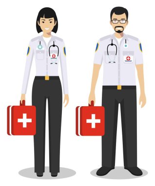 Tıbbi ekip çalışması kavramı. Detaylı çizim birkaç beyaz arka plan üzerinde düz stil sağlık görevlisi erkek ve kadın, acil Doktor, hemşire. Birlikte duran pratisyen doktor. Vektör